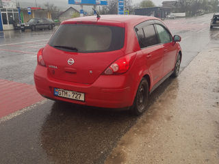 Nissan Versa foto 2