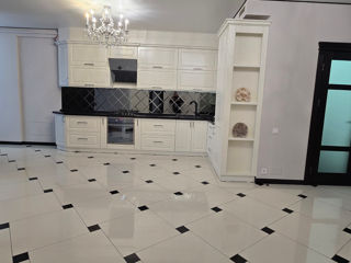 3-комн. кв., 97 м², 1/10 эт.