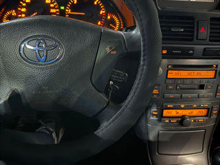 Toyota Avensis foto 10