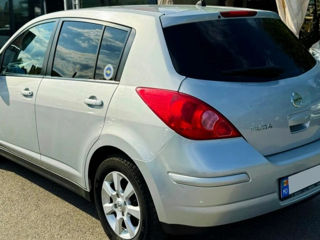 Nissan Tiida foto 4