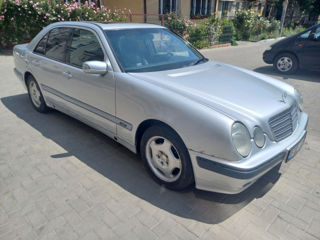 Mercedes E-Class foto 1