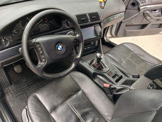 BMW 5 Series foto 2