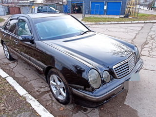 Mercedes E-Class foto 3