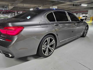 BMW 7 Series foto 3