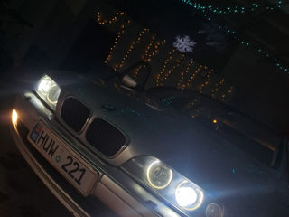 BMW 5 Series foto 10