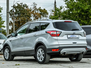 Ford Kuga foto 2