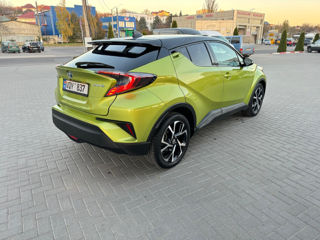 Toyota C-HR foto 2