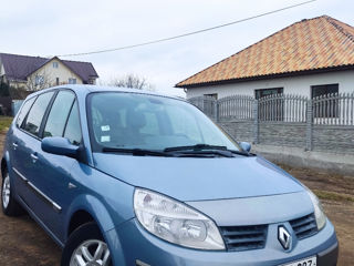 Renault Grand Scenic foto 2