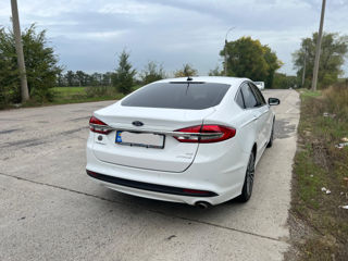 Ford Fusion foto 8