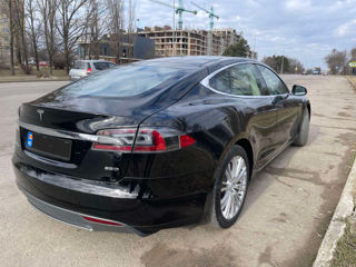 Tesla Model S foto 2