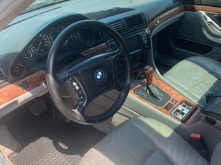 BMW 7 Series foto 3