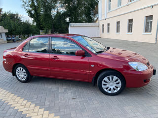 Mitsubishi Lancer foto 4