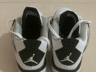 Vând Jordan 4 Retro albi foto 4