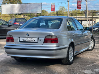 BMW 5 Series foto 2