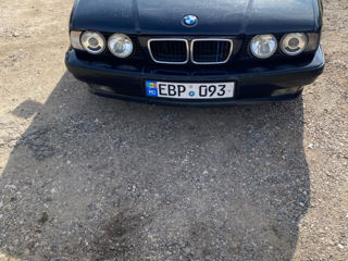 BMW 5 Series foto 3