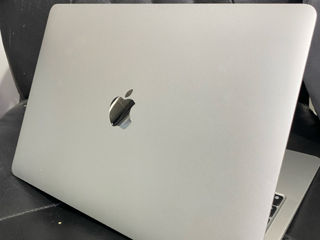 MacBook Air M1/8ram/256SSD