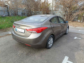 Hyundai Elantra foto 5