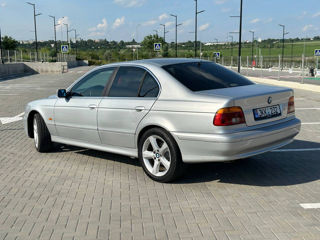 BMW 5 Series foto 6