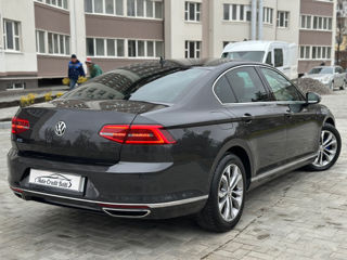 Volkswagen Passat foto 2