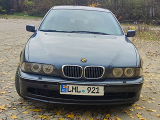 BMW 5 Series foto 2