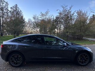 Tesla Model 3 foto 4