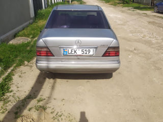 Mercedes Series (W124)