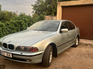 BMW 5 Series foto 3