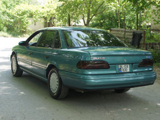 Ford Taurus foto 8