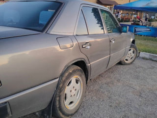 Mercedes Series (W124) foto 4