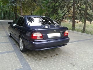 BMW 5 Series foto 2