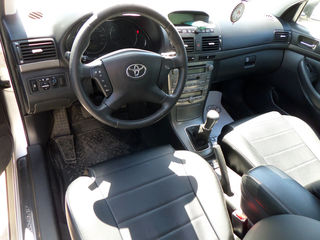 Toyota Avensis foto 3