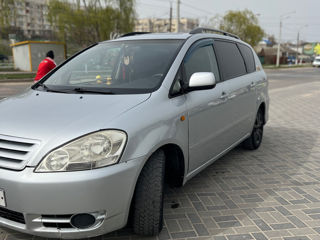 Toyota Avensis Verso foto 4