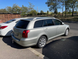 Toyota Avensis foto 4