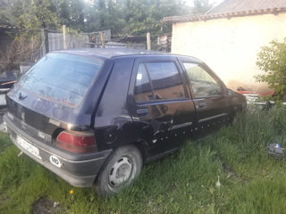 Renault Clio foto 1