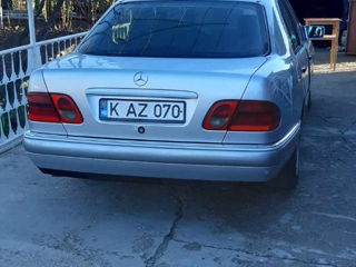 Mercedes E-Class foto 4