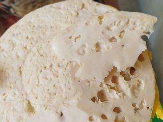 Предлагаем вам два вида сыра(российски и маасдам). А также, сгущёнку (варенку) из козьего молока. foto 3