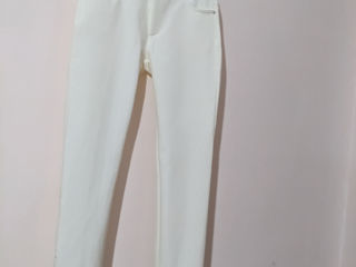 Pantaloni noi, XS, 150 lei.