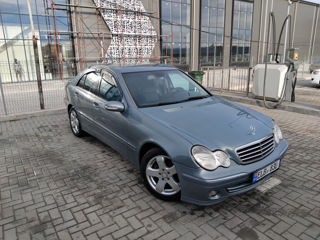 Mercedes C-Class foto 9