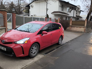 Toyota Prius v foto 3