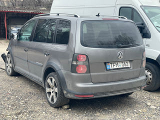 Volkswagen Touran foto 2