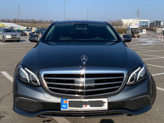 Mercedes E-Class foto 1