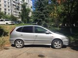 Nissan Almera Tino foto 2