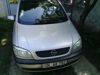 Opel Zafira foto 1