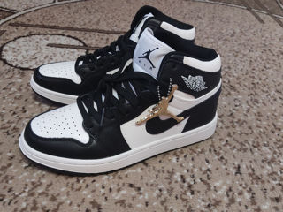 Nike air Jordan black white foto 1