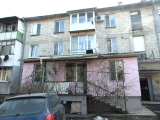 Vindem 2 odai, str.Costiujeni,s.Codru,сu suprafata totala 45m2, et.2/3,casa din cotilet foto 5