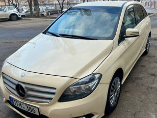 Mercedes B-Class foto 2