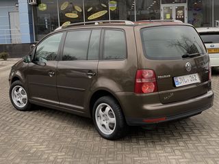 Volkswagen Touran foto 2