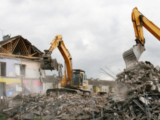 Demolarea caselor,cladirilor periculoase ,evacuarea gunoiului.