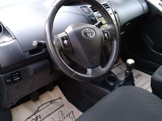 Toyota Yaris foto 2