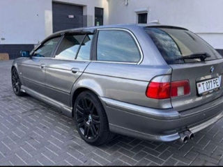 BMW 5 Series foto 2